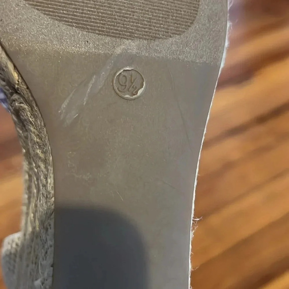 LOFT Lilac and White Striped Espadrilles - Size 9.5 - Picture 11 of 13